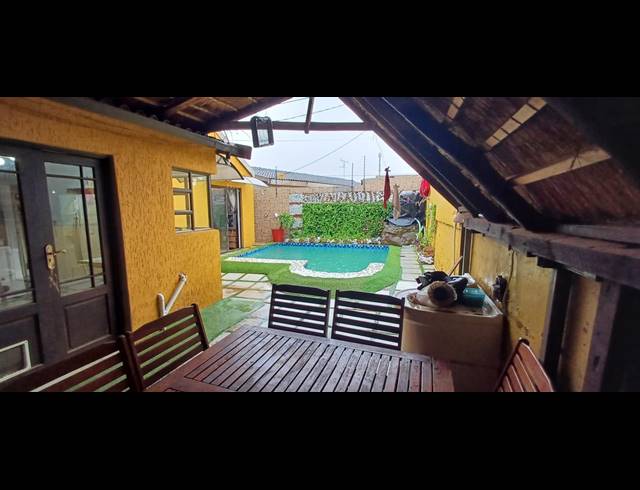 4 BEDROOM HOUSE FOR SALE IN PALM SPRINGS